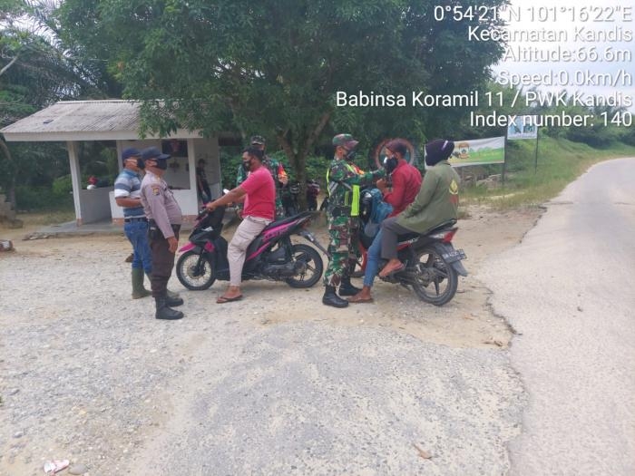 Cegah Covid 19, Serda Korenus Menggelar Operasi Prokes di Kampung Pencing Bekulo
