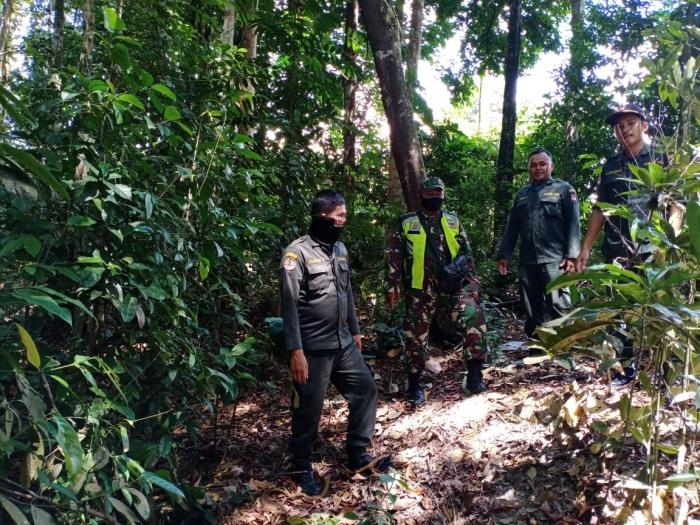Cegah Kebakaran, Babinsa Desa Minas Timur Giat Lakukan Patroli Bersama Warga