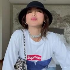 Dianggap Tak Sopan, Jedar Ucapkan Selamat Idul Fitri Dan Kenaikan Isa Al-Masih Pakai Bra