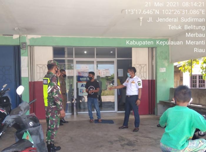 Cegah Penularan Wabah Covid 19, Babinsa Kelurahan Teluk Belitung Gelar Operasi Prokes