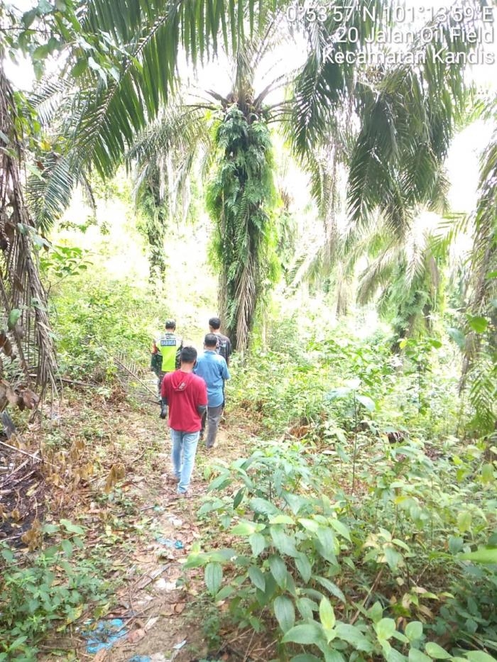 Cegah Karlahut, Babinsa Kampung Sam Sam Kandis Gelar Patroli