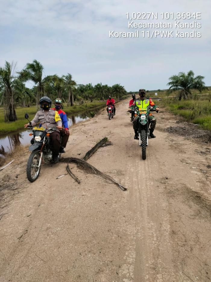 Cegah Karlahut, Babinsa Kampung Jambai Makmur Kandis Gelar Patroli  