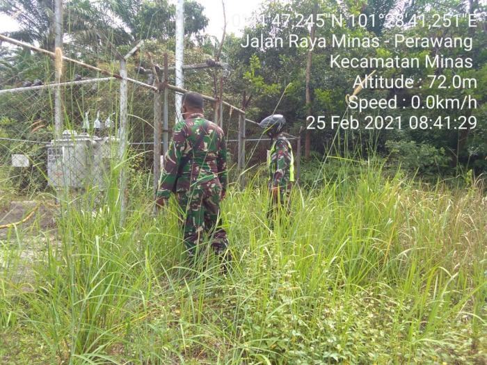 Jaga Objek Vital Nasional, Babinsa Koramil 09 Minas Gelar Patroli Wilayah