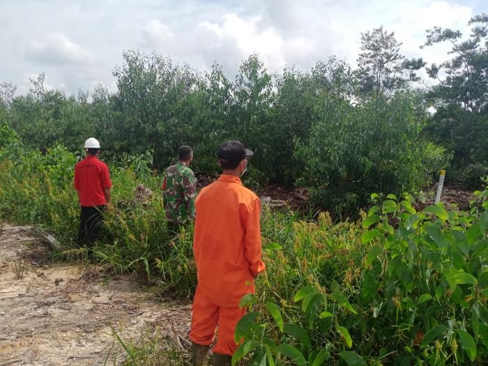 Antisipasi Titik Api, Sertu Nuril Zafri Giat Lakukan Patroli Karlahut Bersama Warga