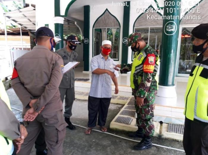 Babinsa Koramil 11/Pwk Kandis, lakukan Operasi Bantuan Kemanusiaan