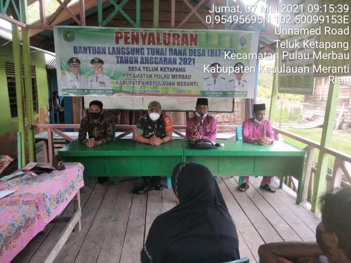 Babinsa Desa Teluk Ketapang Ikuti Penyaluran BLT DD Tahap II 