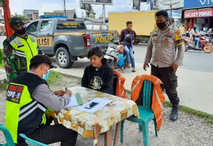 Cegah Penyebaran Covid 19, Babinsa Koramil 09 Minas kembali Lakukan Patroli Prokes