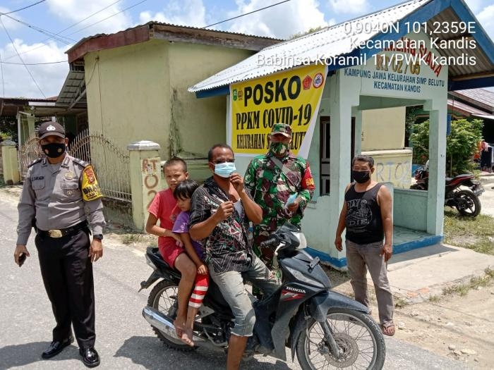 Putus Covid 19, Serda Julia Darma Giat Lakukan Prokes di Posko PPKM