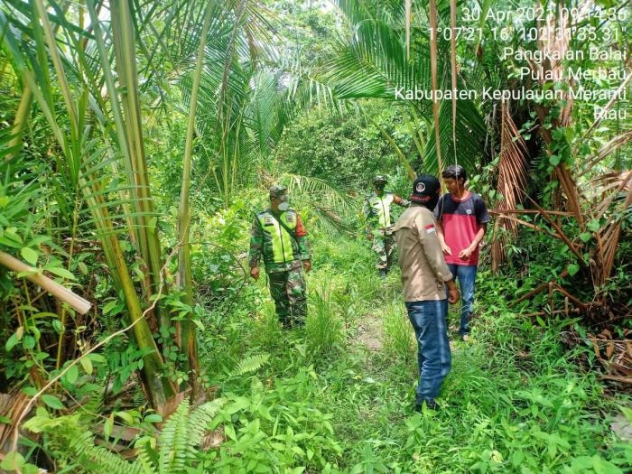 Antisipasi Kebakaran, Babinsa Desa Pangkalan Balai Giat Lakukan Patroli Karlahut Bersama Warga