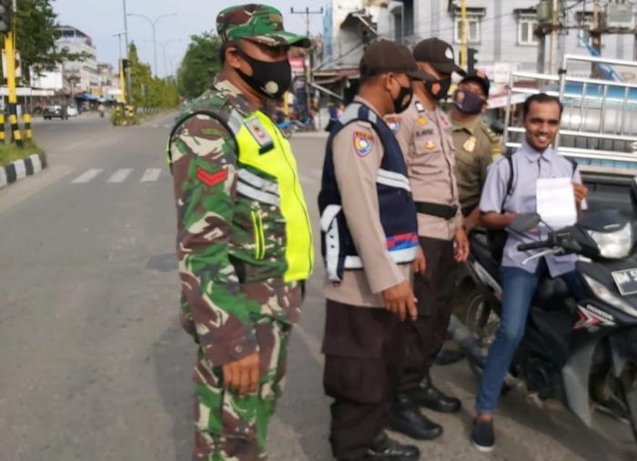 Putus Penyebaran Covid 19, Anggota Koramil 09 Minas Gelar Patroli Prokes