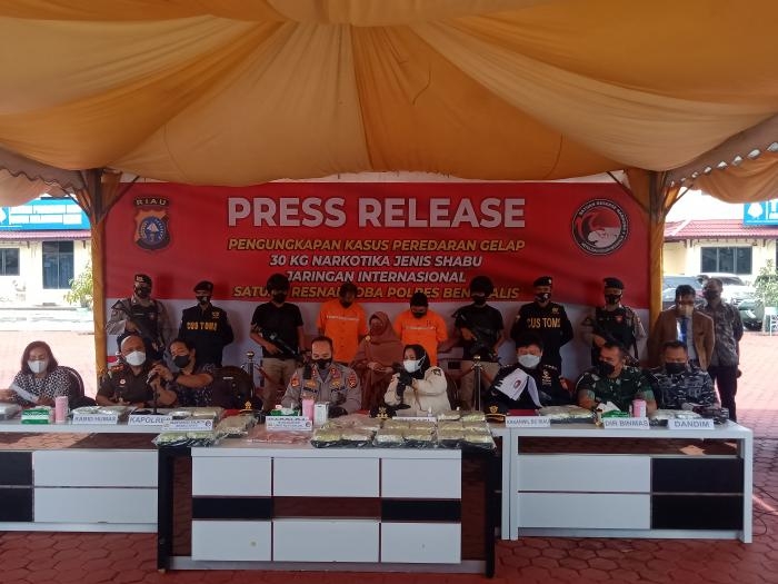 Kapolda Riau Apresiasi Bupati Kasmarni dan Forkopimda Gagalkan Masuk 30 Kg Sabu