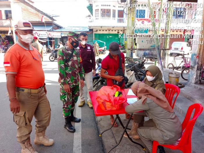 Personil Koramil 02 TT Bersama Tim Gabungan Gelar Operasi Yustisi di Kelurahan Selatpanjang