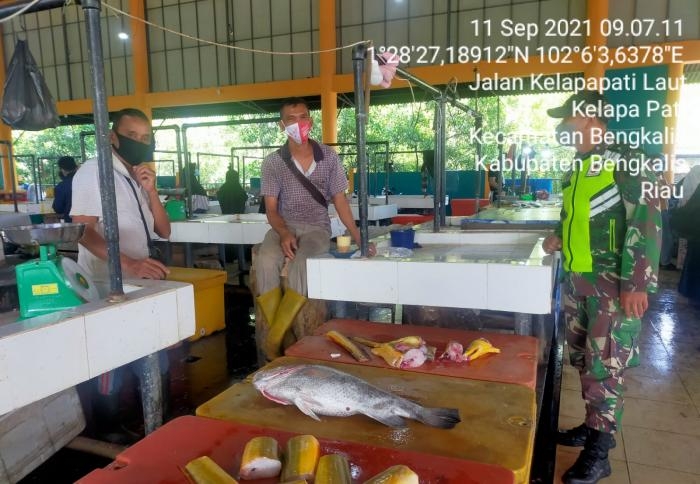 Antisipasi Penularan Virus, Anggota Koramil 01 Bengkalis Andi Kesuma Perkuat Disiplin Prokes