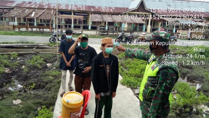 Cegah Penyebaran Covid 19, Personil Koramil 08 Merbau Gelar Patroli Prokes