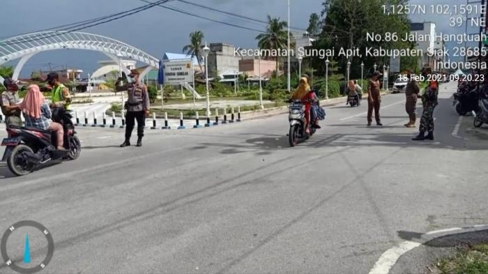 Personil Koramil 06 Sungai Apit Gelar Patroli Prokes