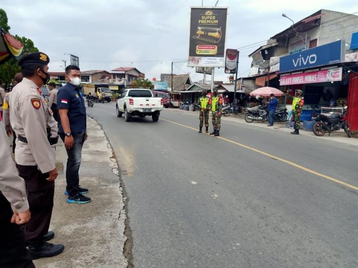 Serka Alif Silaban Terapkan Prokes Dalam Operasi Yustisi di Kelurahan Minas Jaya