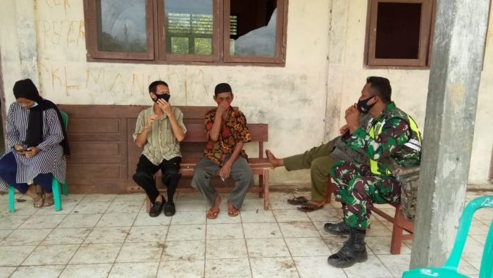 Anggota Danramil 08/Merbau gelar patroli gakplin protokol kesehatan
