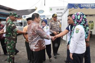 Bupati Amril : Tetap Jaga Kesehatan dan Bekerja Sepenuh Hati