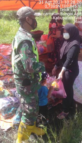 Cegah Bahaya Covid - 19, Sertu Muzainudin Giat Lakukan Prokes di Desa Teluk Lanus Sungai Apit