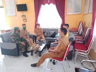 Antisipasi Penularan Covid 19, Personil Koramil 12 Sabak Auh Serma Suriadi Giat Lakukan Operasi Yust