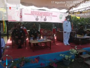 Danramil 06 Sungai Apit Kapten Inf Muhdoyo Sancoko Ikuti Upacara HUT RI ke 76 di Lapangan Camat