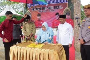 Bupati Kasmarni Tandatangani Prasasti Ruang Terbuka 