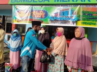 Prihatin Dengan Ekonomi Masyarakat Terdampak Covid 19, KNPI Bukit Batu Salurkan 95 Paket Pangan