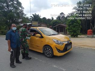 Cegah Mobilitas Warga, Sertu Aprianto Gelar Patroli dan Operasi Prokes di Kampung Sungai Gondang
