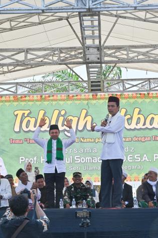Terang Terangan, UAS Ajak Masyarakat Bagan Siapi Api Pilih Cagubri Abdul Wahid
