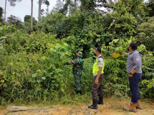 Antisipasi Kebakaran, Anggota Koramil 09 Minas Giat Lakukan Patroli Karlahut Bersama Security RAPP