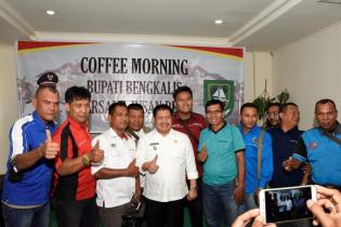  Bupati Amril Gelar Coffee Morning Bersama Insan Pers