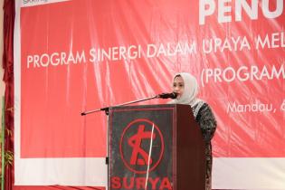 Bupati Kasmarni Minta Sekolah Sosialisasikan Vaksinasi Kepada Anak Didik