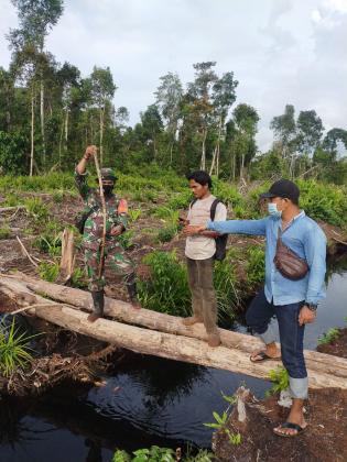 Serda Ade SM Bersama MPA Gelar Patroli Karlahut di Kampung Harapan