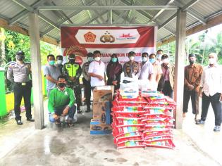 Relawan Covid - 19 Bengkalis Salurkan Bantuan Sembako ke Warga Positif Covid 19