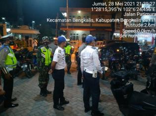 Putus Penularan Covid 19, Personil Koramil 01 Bengkalis Gelar Operasi Yustisi