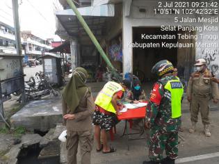 Cegah Penularan Virus, Personil Koramil 02 TT Gelar Operasi Yustisi