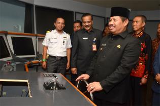 Bupati Bengkalis Berkomitmen Untuk Terus Meningkatkan Sumber Daya Manusia Melalui Bantuan Beasiswa