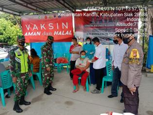 Personil Koramil 11 Kandis Ikuti Vaksinasi di Kelurahan Telaga Sam Sam