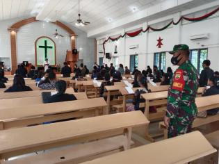 Antisipasi Teror, Personil Koramil 9 Minas Jaga Pengamanan Gereja