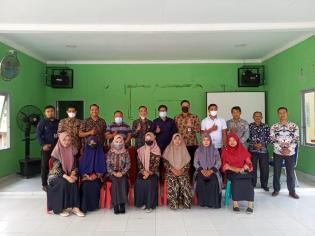 Dosen TI Polbeng Jadi Narsum Sosialiasi Desa Digital di Desa Meskom