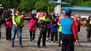 Memperingati Hari Ibu Karang Taruna Mengadakan Jalan Santai dan Senam Sehat