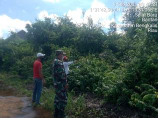 Antisipasi Titik Api, Babinsa Desa Selatbaru Serda Armansyah Kembali Gelar Patroli Karlahut