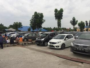 H+2 Lebaran 2018 Kendaraan Mulai Memadati Pelabuhan Roro Air Putih