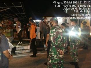 Cegah Penyebaran Covid 19, Personil Koramil 01 Bengkalis Gelar Operasi Yustisi