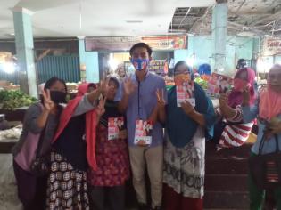 Ditengah Pandemi covid - 19, Relawan Kawan KBS bagikan masker di titik keramaian. 