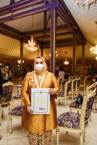 Bupati Kasmarni Terima Gelar Adat Dari Keraton Surakarta Hadiningrat 