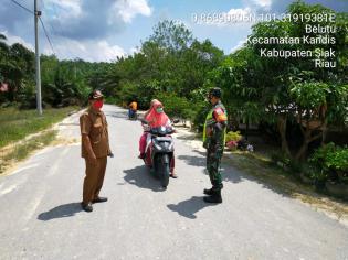 Cegah Covid 19, Serda Suriyadi Terapkan Aturan Prokes di Kampung Bekalar