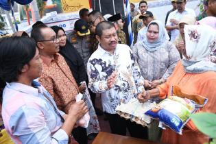 Didampingi Istri, Bupati Amril Launching Program BPNT 