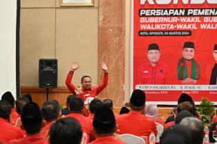 Satu-satunya Cagubri Yang Hadir, Abdul Wahid Dikenalkan Pada Forum Konsolidasi PDI-P Riau
