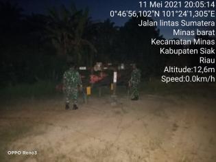 Diakhir Ramadhan, Babinsa Kampung Minas Barat Gelar Patroli Di Objek Vital Nasional